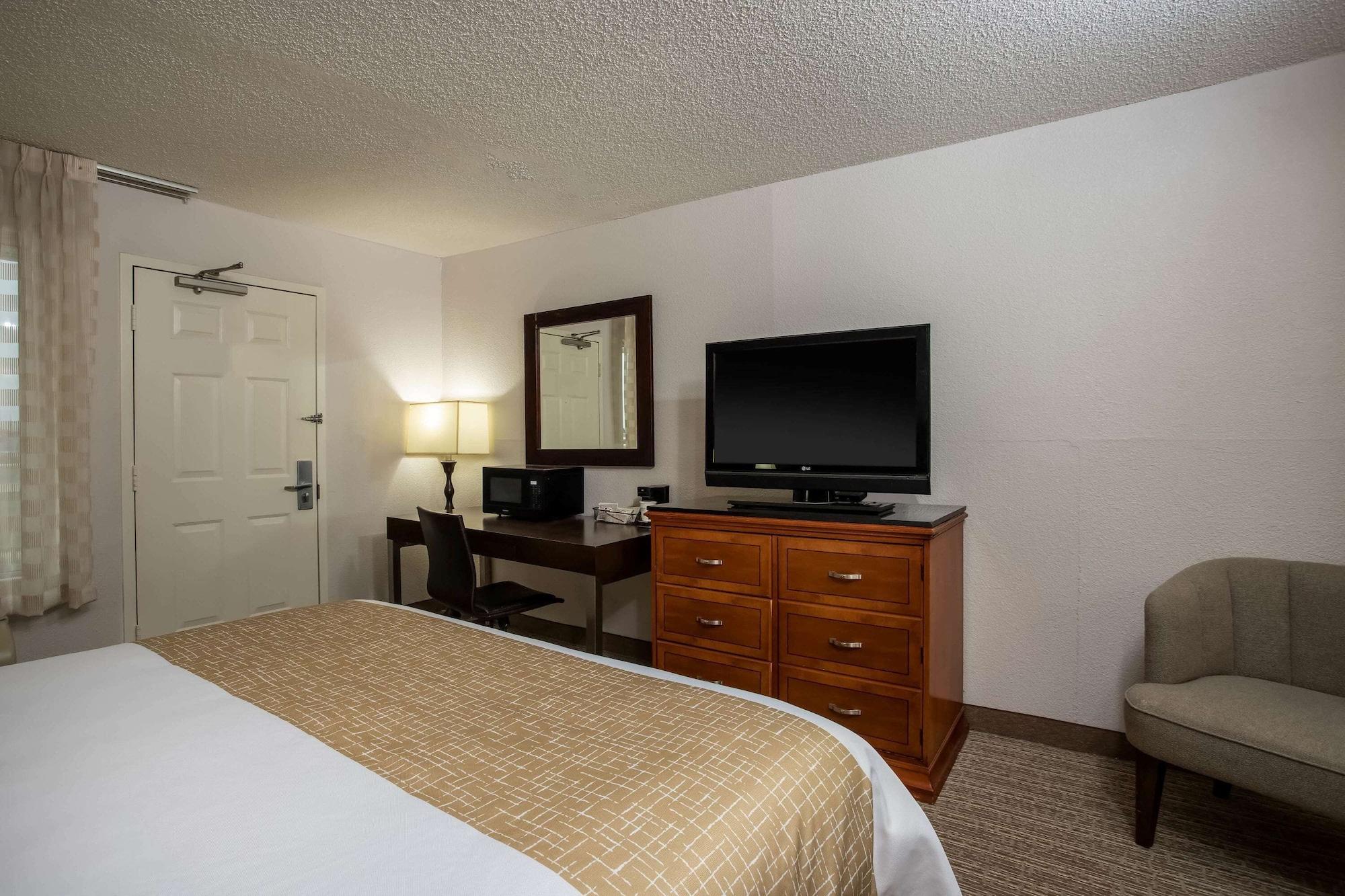 Travelodge By Wyndham Fort Wayne North Exterior photo