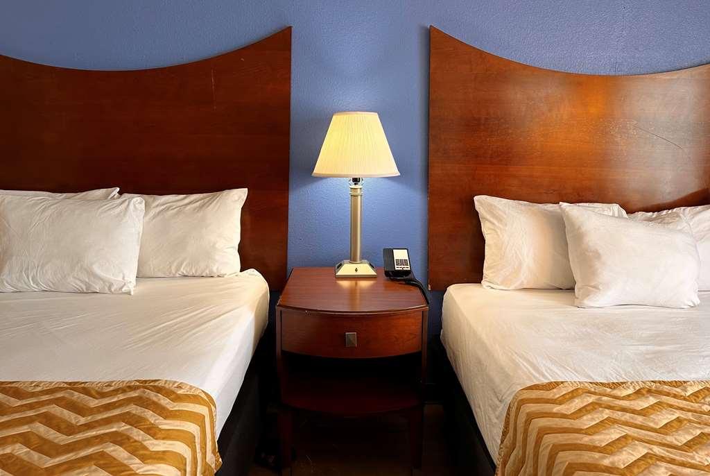 Travelodge By Wyndham Fort Wayne North Room photo