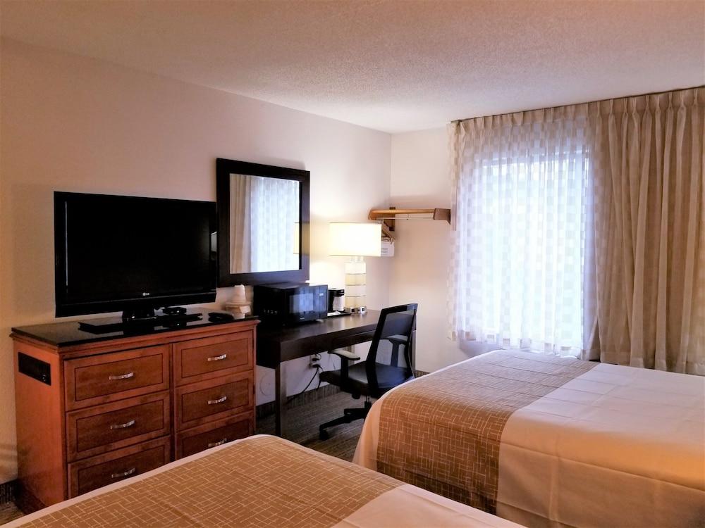 Travelodge By Wyndham Fort Wayne North Exterior photo