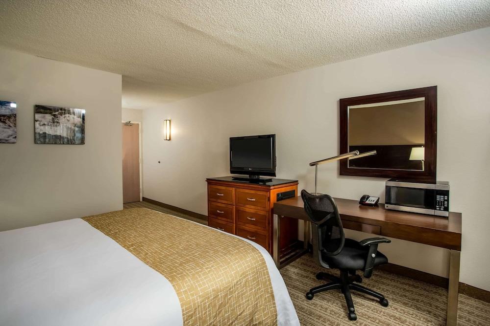 Travelodge By Wyndham Fort Wayne North Exterior photo