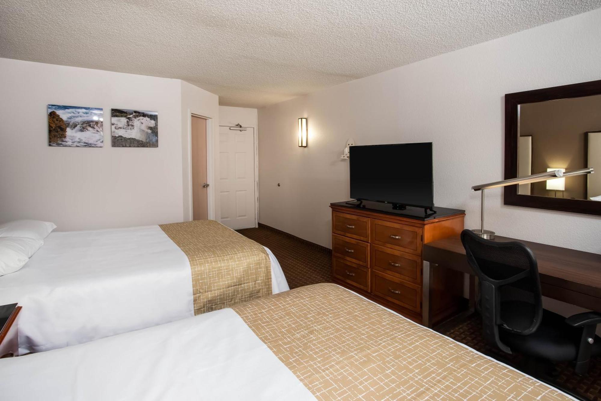 Travelodge By Wyndham Fort Wayne North Exterior photo