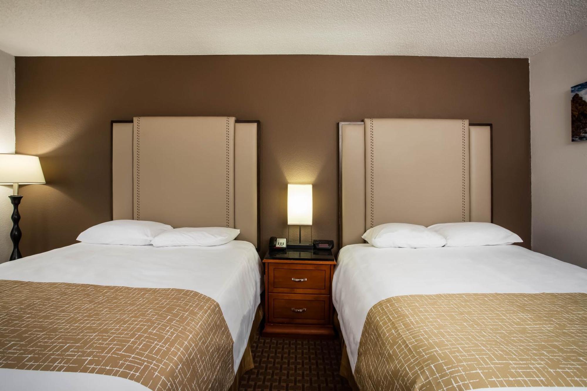 Travelodge By Wyndham Fort Wayne North Exterior photo