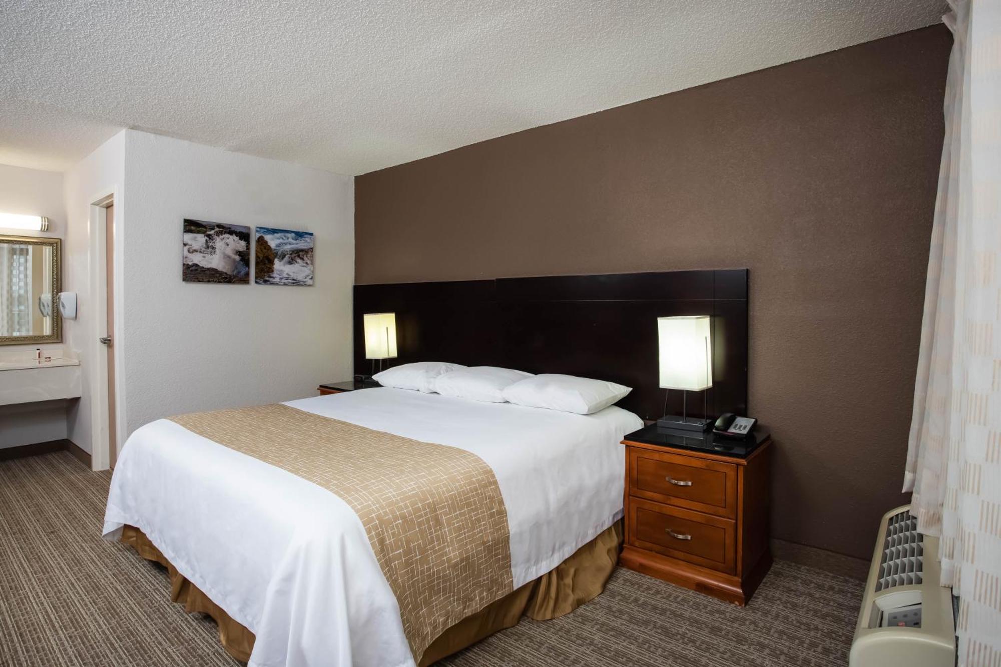 Travelodge By Wyndham Fort Wayne North Exterior photo