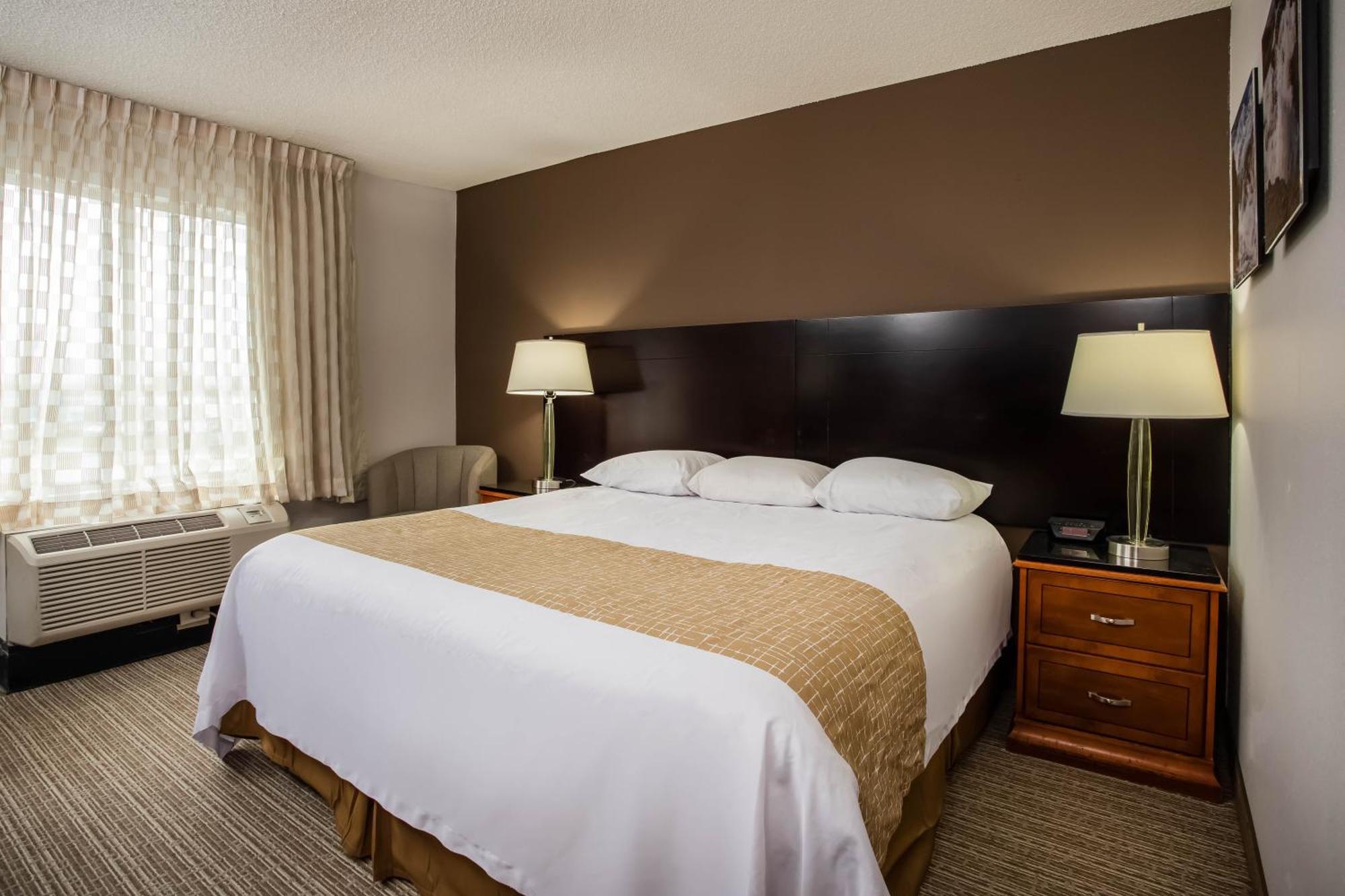 Travelodge By Wyndham Fort Wayne North Exterior photo