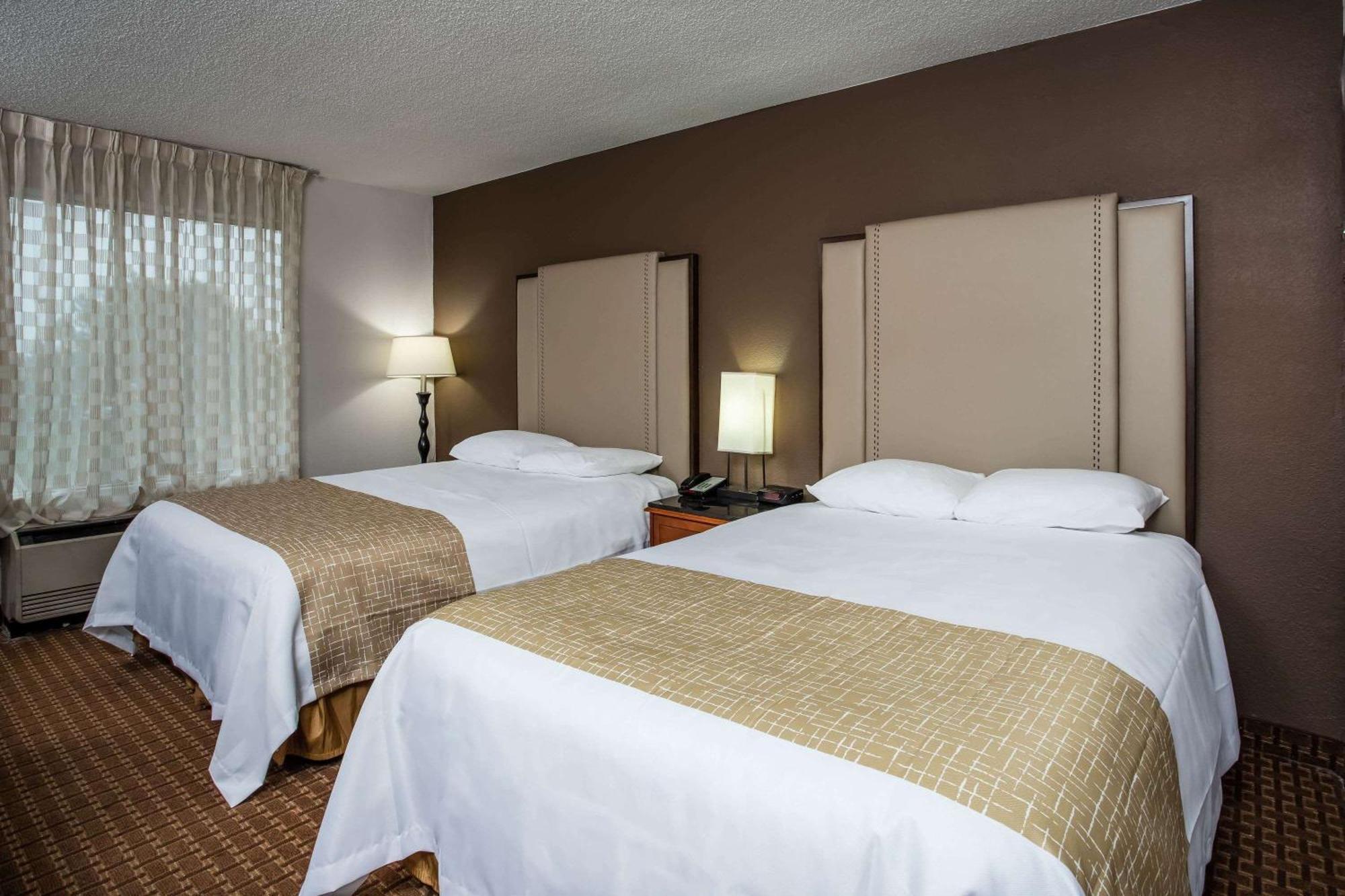 Travelodge By Wyndham Fort Wayne North Exterior photo